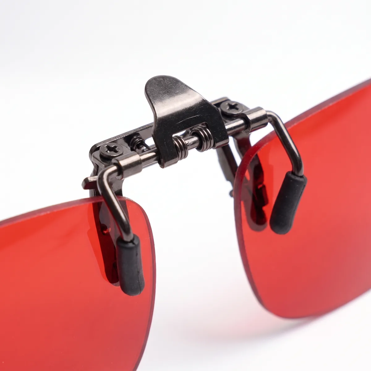 Pinza central y apoyos del clip-on NOCTE rojo.
